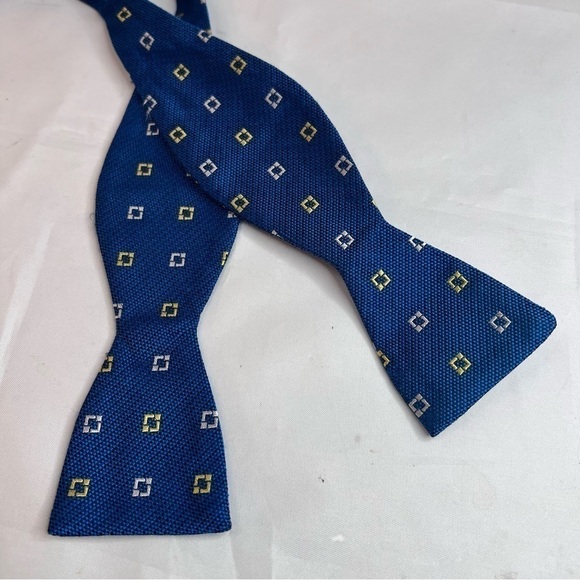 BEN SHERMAN Raw Silk Bow Tie - Picture 5 of 5